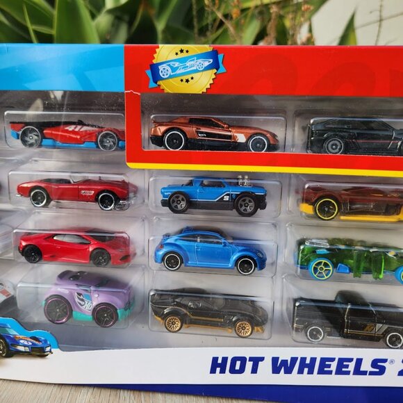 NEW HOT WHEELS Pack Bundle 20 1:64 Scale Toy CHRISTMAS Vehicles Toy 20 Cars Vehi - Picture 5 of 7